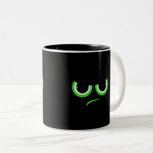 Lustiges wütendes Gesicht mit grünen Augen Design Zweifarbige Tasse