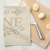 lustiges Zitat für Bücher und Weinliebhaber Geschirrtuch (Viertel Falte)