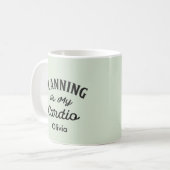 Lustiges Zitat mit Monogramm Kaffeetasse (Vorderseite Links)