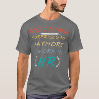 lustiges Zitat nichts überrascht mich mehr in der T-Shirt