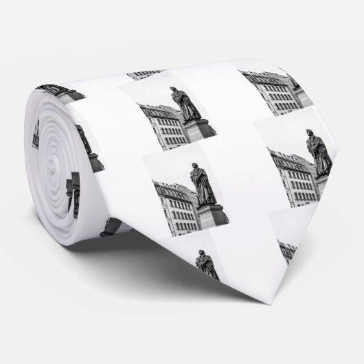 Luther Martin Skulptur Krawatte (Gerollt)