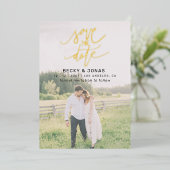 Luxe Gold Calligraphy 2 Fotos Save the Date Folieneinladung (Stehend vorne)