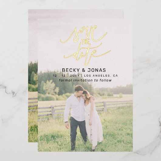 Luxe Gold Calligraphy 2 Fotos Save the Date Folieneinladung (Vorderseite/Rückseite)