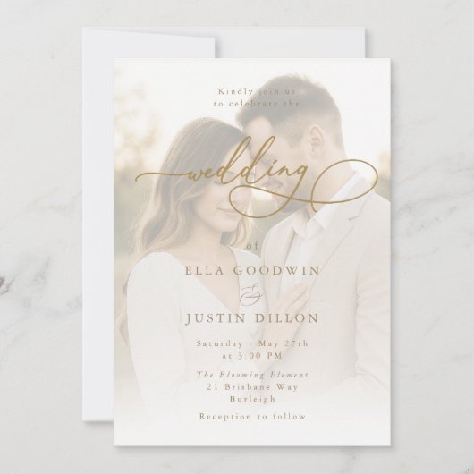 Luxe Gold Script & Portrait Wedding Einladung (Vorderseite)