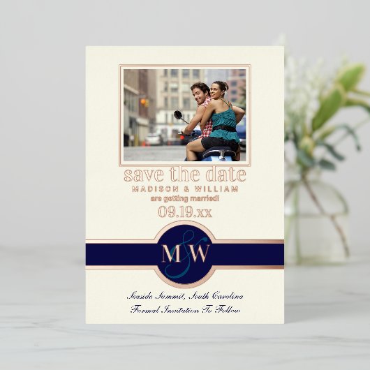 Luxe Monogram Foto Save the Date Navy Rose Gold Folieneinladung (Stehend vorne)