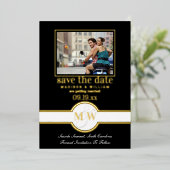 Luxe Monogram Foto Save the Date Schwarz und Gold Folieneinladung (Stehend vorne)