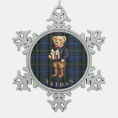 Luxe Preppy Plaid Christmas Teddy Bear Photo Card Schneeflocken Zinn-Ornament (Vorderseite)