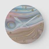 Luxe Strata | Dusty Slate Blue Taupe Pink Agate Runde Wanduhr (Vorderseite)