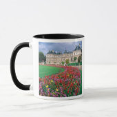Luxembourg Palace in Paris, Frankreich. Tasse (Links)