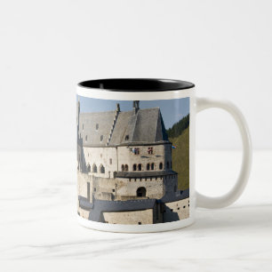 Luxemburg, Vianden. Vianden Chateau (b. 15. Zweifarbige Tasse