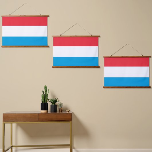 Luxemburger Flagge Wandteppich Mit Holzrahmen (Asymmetrisch)