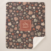 Luxuriöse dunkle Herbstblätter-Monogramm Sherpadecke (Vorderseite)