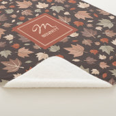 Luxuriöse dunkle Herbstblätter-Monogramm Sherpadecke (3/4)