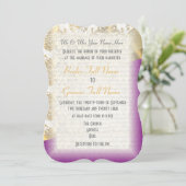 Luxuriöse, dunkle lila und goldene Damasteizeit Einladung (Stehend Vorderseite)