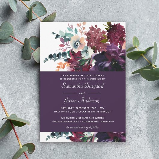 Luxuriöse Eggplant Lila Floral Wedding Einladung