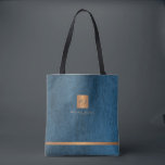 Luxuriöse elegante Gold moderne blau mit Monogramm Tasche<br><div class="desc">Exklusiv aussehendes Büro oder eine persönliche mit Monogramm Tasche mit einem Imitat Kupfer Metal Gold Glitzer Quadrat mit Ihren Monogramm Namen Initialen und einem glitzernden Streifen über einem stilvollen klassischen Blau-Imitat Leder-Look Hintergrund. Geeignet für kleine Unternehmen, Firmenfachleute oder selbstständige Geschäftsleute, Stylist- und Markenfachleute, Makeup-Künstler oder Schönheitssalons, Boutique- oder Ladenmanager. Bitte...</div>