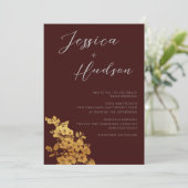 Luxuriöse Eleganz: Burgundy & Gold Floral Wedding Einladung (Stehend Vorderseite)