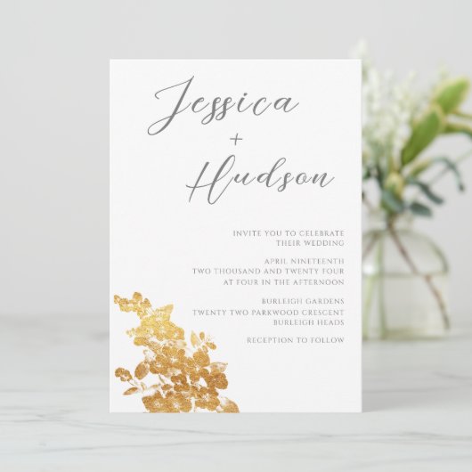 Luxuriöse Eleganz: Schöne White & Gold Hochzeit Einladung (Stehend Vorderseite)