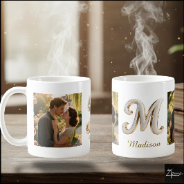 Luxuriöse Kursiv Gold Weiße Initiale M + 2 FOTO Kaffeetasse