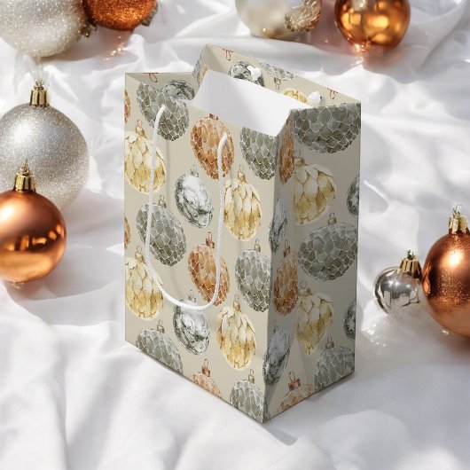 Luxuriöse Metallic-Ornamente auf neutralem Beige Mittlere Geschenktüte