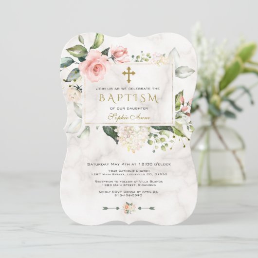 Luxuriöse rosa Blumenrahmen Marmor Gold Cross Tauf Einladung (Stehend Vorderseite)