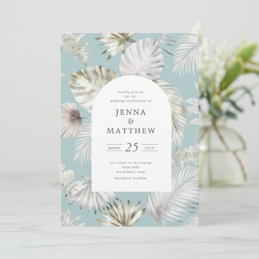 Luxuriöse Silver Tropical Foliage Wedding Einladung (Stehend Vorderseite)