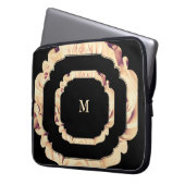 Luxuriöse Vintage Rose mit Monogramm Laptopschutzhülle (Vorderseite Links)