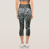 Luxuriöses Circular Mosaic Wall Macro Capri Leggings (Rückseite)