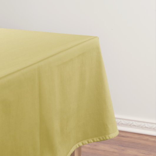 Luxuriöses goldenes Metall, das auf Gold und Silbe Tischdecke (Beispiel)