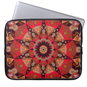 Luxuriöses Mandala nahtlos, sternförmig floral. Laptopschutzhülle