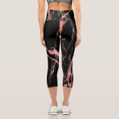 Luxuriöses rosa schwarzes Marmor Capri Leggings (Rückseite)