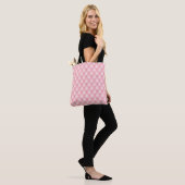 Luxuriöses rosa Tuflith Diamond Muster Tasche (Am Model)
