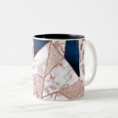 Luxuriöses Rose Gold Glitzer Geometrisches Marmor Zweifarbige Tasse (VorderseiteRechts)