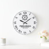 Luxurious and distinguished Custom Monogrammed Große Wanduhr (Zuhause)