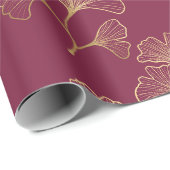 Luxurious Gold Ginkgo Leaves on Deep Burgundy (1) Geschenkpapier (Rolleneckpunkt)