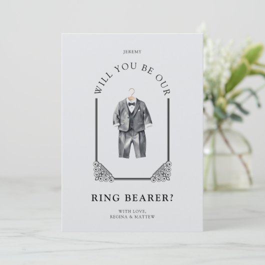 Luxurious Ring Bearer Black Suit Ornate Dome (Stehend Vorderseite)