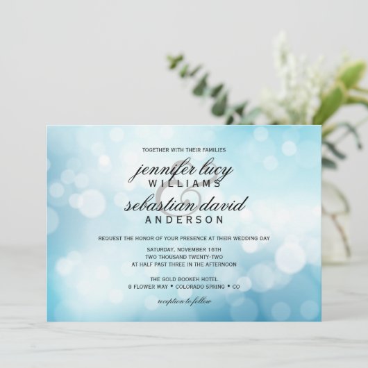 Luxury Blue Bokeh Light Chic Wedding Einladung (Stehend Vorderseite)