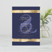 Luxury Chic Navy Gold Brushstroke Border Wedding Einladung (Stehend Vorderseite)