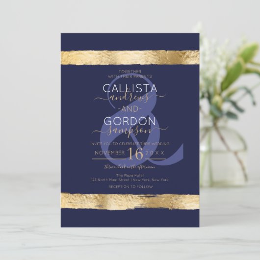 Luxury Chic Navy Gold Brushstroke Border Wedding Einladung (Stehend Vorderseite)