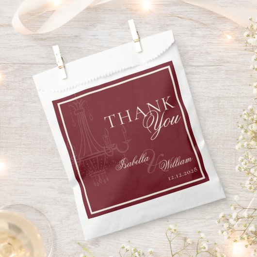 Luxury dark Red Old Money Wedding chandelier Geschenktütchen (Ausgeschnitten)