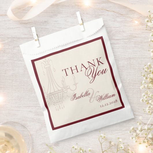 Luxury dark Red Old Money Wedding chandelier Geschenktütchen (Ausgeschnitten)