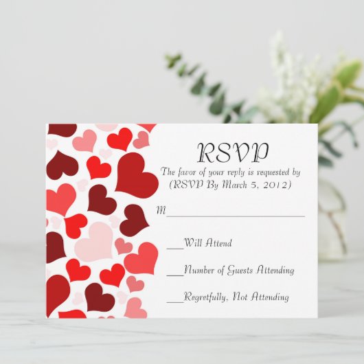 Luxury Elegant Red Hearts RSVP Karte (Stehend Vorderseite)