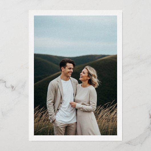 Luxury Floral Vine Crest Monogram Wedding Photo Folieneinladung (Rückseite)