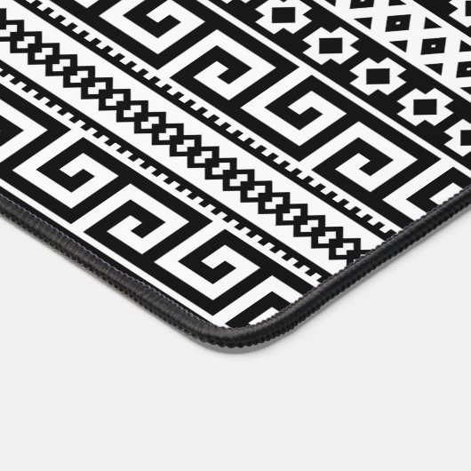 Luxury Monochrome Ancient Greek Aztec Maze Linear  Schreibtischunterlage (Ecke)