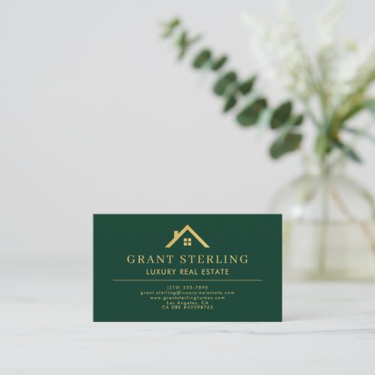Luxury Real Estate Agent Green Gold Metallic Visitenkarte (Stehend Vorderseite)