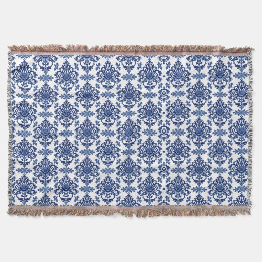Luxury Royal Blue and White Baroque Floral Pattern Decke (Vorderseite)