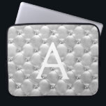 Luxury Silver Elegant Vintag Monogram Laptopschutzhülle<br><div class="desc">Luxuriöses Silber Elegant,  Vintag Girly Monogram Case. Dieser Fall kann so angepasst werden,  dass er Ihren Anfangs- und Vornamen enthält.</div>