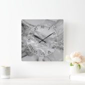 Luxury Silver & White Flowing Marble Quadratische Wanduhr (Zuhause)