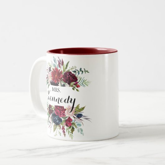 Luxury Whimsical Boho Floral Mrs. Newlywed Bride Zweifarbige Tasse (Vorderseite Links)