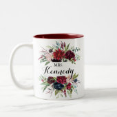 Luxury Whimsical Boho Floral Mrs. Newlywed Bride Zweifarbige Tasse (Links)